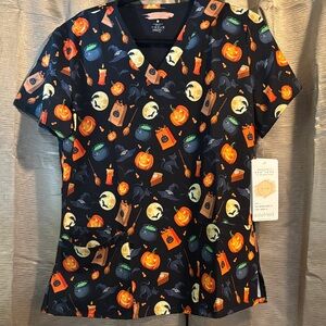 BNWT WOMENS SIZE LARGE Halloween Themed Women's Scrub Top
